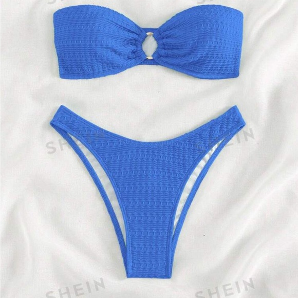 Ring Linked Bandeau
Bikini Swimsuit
Blue / XS(2) - Picture 2 of 5